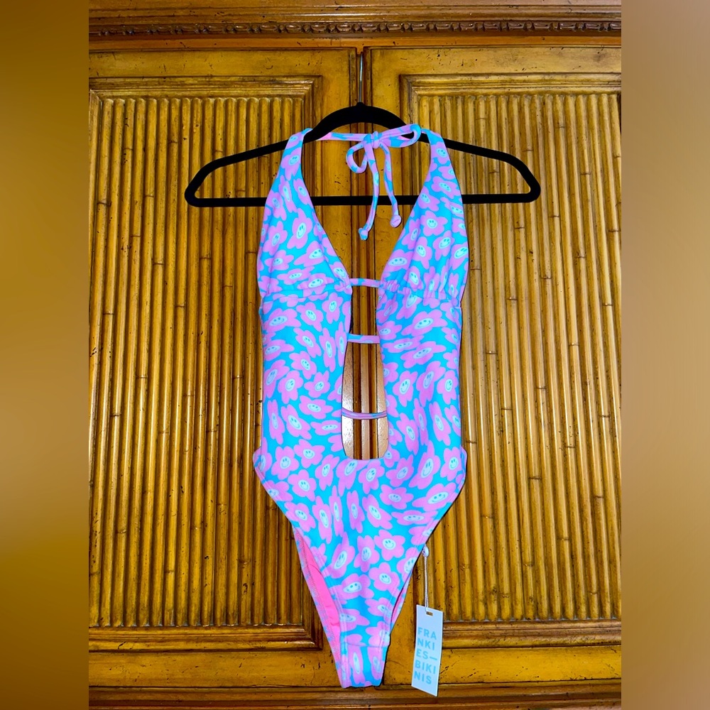 Frankie’s Bikinis  NWT ✨Paris Terry Halter One-Piece SzM🌸Daisy Dream